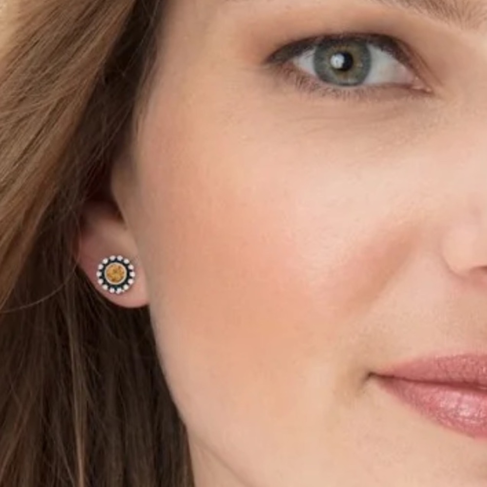 New Brighton stud earrings! Gorgeous! 
Sale price 💌